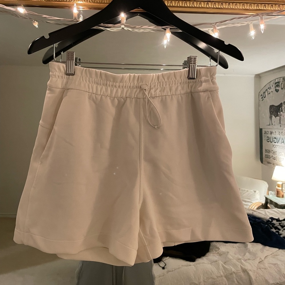 LULULEMON WHITE OPAL SHORTS